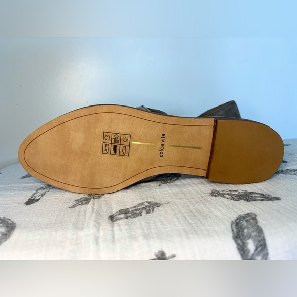 DOLCE VITA NWOT GREY/TAN WOMENS FLATS SZ 6 - Picture 3 of 4
